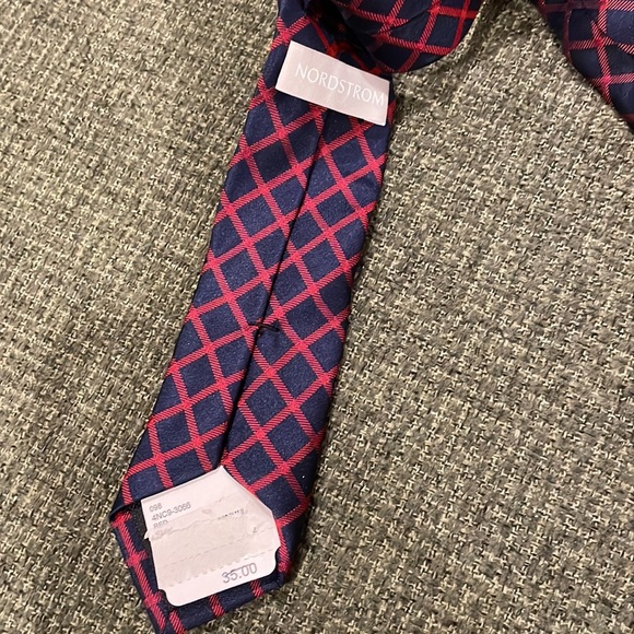 Nordstrom red navy pattern narrow silk tie - Picture 2 of 5